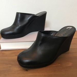 Unisa black wedge clog size 7.5